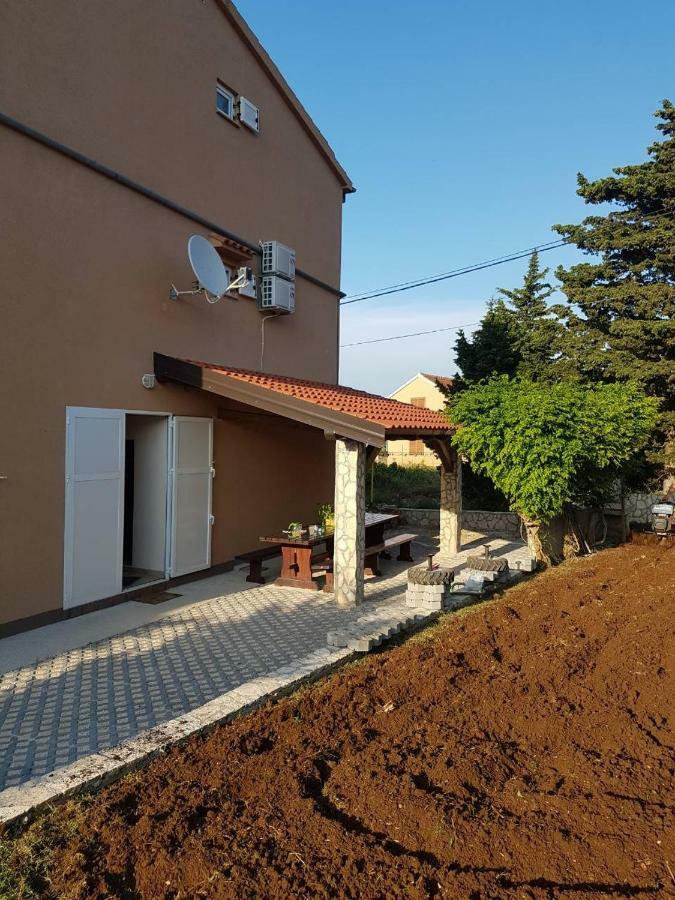 Apartmán Njofra Banj Exteriér fotografie