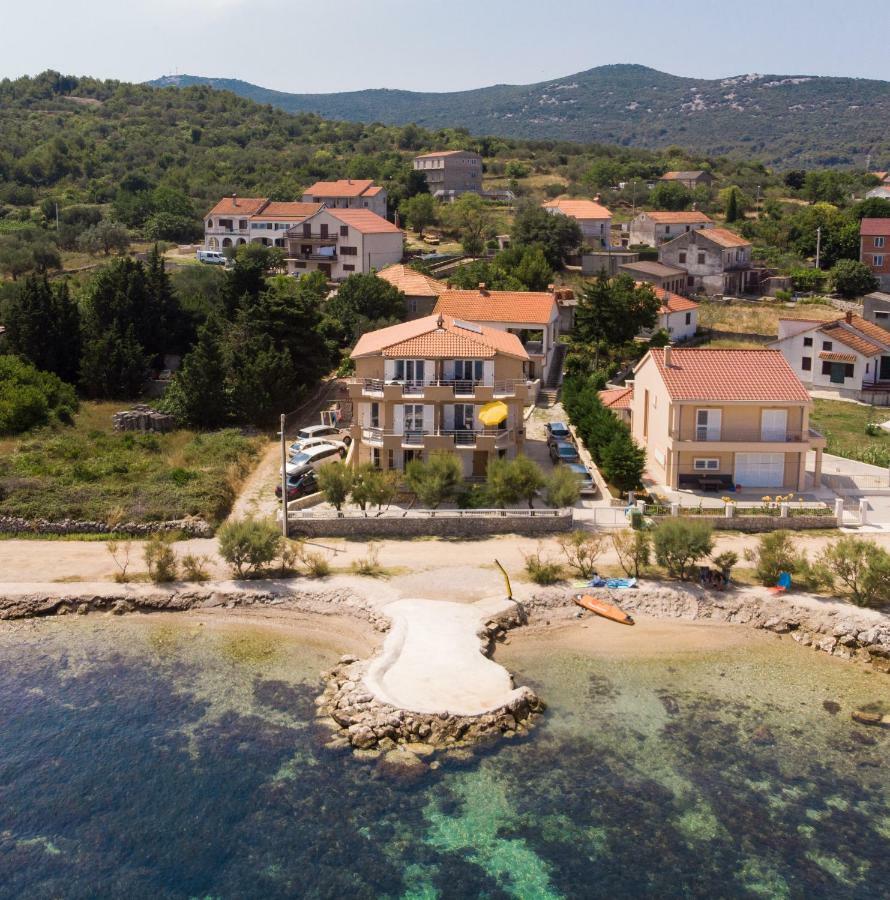 Apartmán Njofra Banj Exteriér fotografie