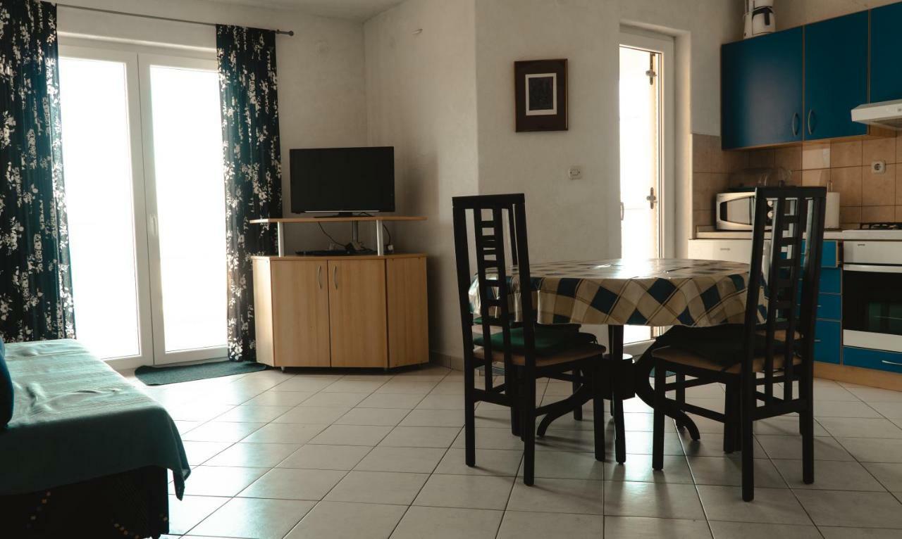 Apartmán Njofra Banj Exteriér fotografie