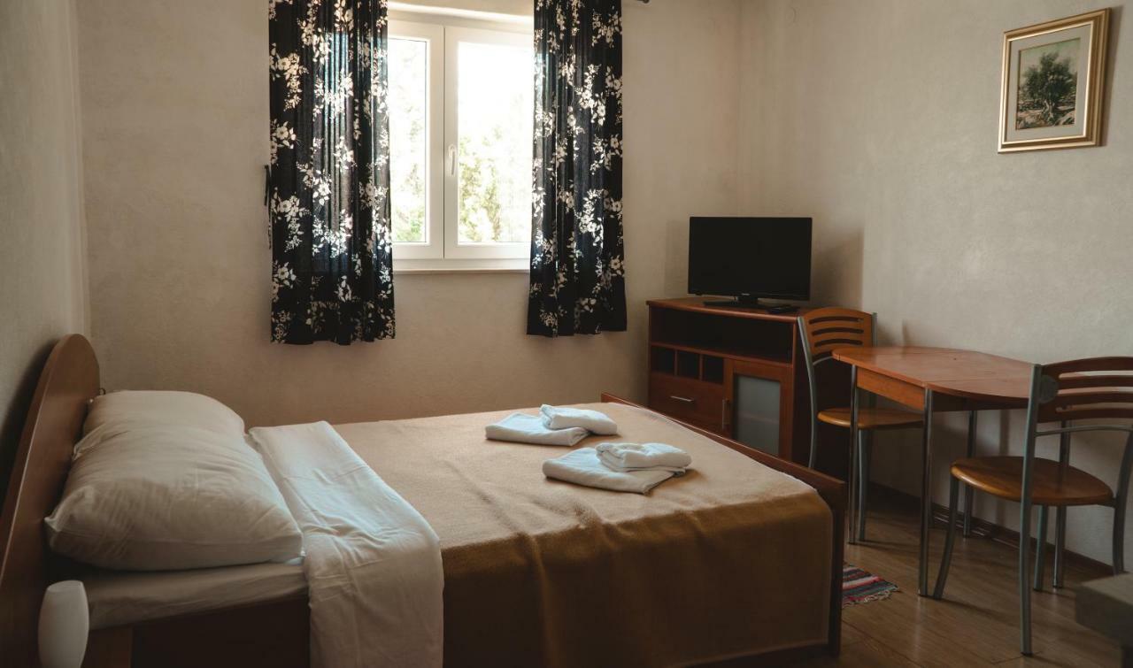 Apartmán Njofra Banj Exteriér fotografie